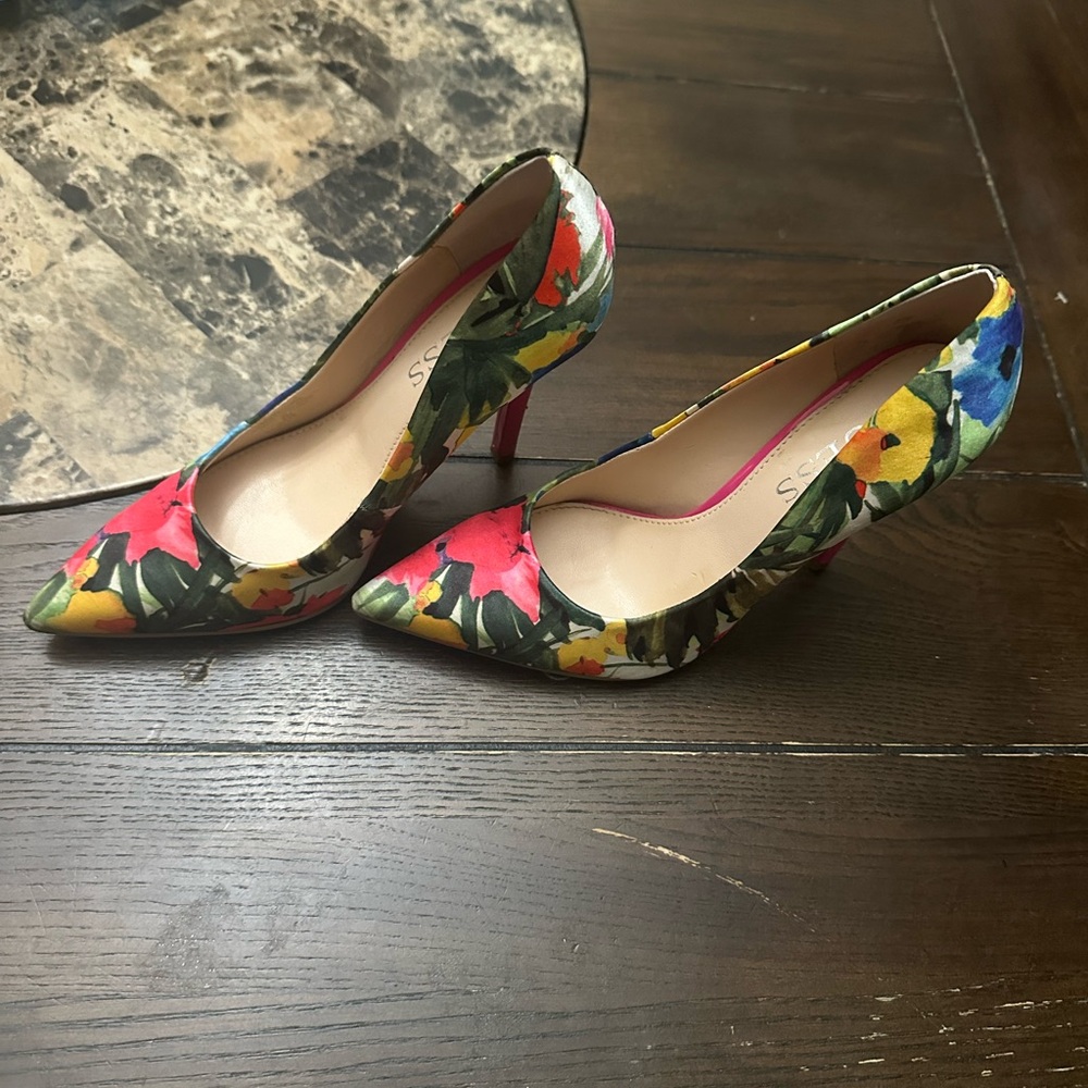 Guess Vibrant Floral Women's Heels
